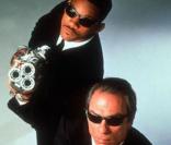 Men in Black, ce lundi 11 avril à 20h40 sur W9. Will Smith et Tommy Lee Jones sont les hommes en noir. 