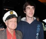 Hugh Hefner et son fils Marston Hefner lors de la fête d\'anniversaire de Hugh Hefner et Marston Hefner à Las Vegas le 9 avril 2011 <br />