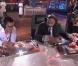 Yoaké, Thierry Marx et Ludovic goûtent les plats lors de la première épreuve (Top Chef, le choc des champions, lundi 11 avril 2011).