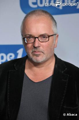 Le journaliste et présentateur d'Europe 1 Pierre-Louis Basse a été victime d'un malaise cardiaque, ce qui explique son absence de l'antenne depuis le 11 avril 2011.