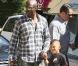 Seal et son fils henry, avec une nouvelle coupe, à Los Angeles, le 16 avril 2011.