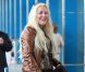Loana semble très enthousiaste à l'idée de partir lorsqu'elle arrive à l'aéroport d'Orly avant de s'envoler vers Miami pour le tournage des Anges de la télé-réalité le vendredi 15 avril 2011
