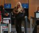 Loana arrive à l'aéroport d'Orly avant de s'envoler vers Miami pour le tournage des Anges de la télé-réalité le vendredi 15 avril 2011