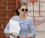 Julia Roberts avec ses jumeaux Hazel et Phinnaeus à Los Angeles le 18 avril 2011