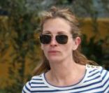Julia Roberts avec ses jumeaux Hazel et Phinnaeus à Los Angeles le 18 avril 2011