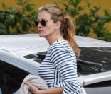 Julia Roberts avec ses jumeaux Hazel et Phinnaeus à Los Angeles le 18 avril 2011