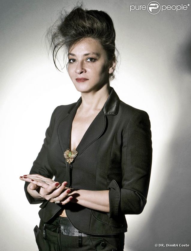 Catherine Ringer sort lundi 2 mai son album solo Ring n'Roll, trois ans et demi après le décès de Fred Chichin.