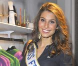 Laury Thilleman lors de l'inauguration de la boutique Lacoste située sur les Champs-Elysées à Paris, le 28 avril 2011