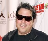 Greg Grunberg est venu soutenir Teri Hatcher qui a organisé une soirée de charité pour les enfants à Santa Monica le 1 mai 2011.