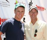 James Denton et Mark Ross, lors de la soirée caritative pour les enfants de St Jude hospital and rock star education organisée par Teri Hatcher. L\'événement avait lieu à Santa Monica, le 1 mai.