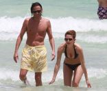 Maria Menounos et son chéri Kevin Undergaro, sur la plage à Miami, le 1er mai 2011