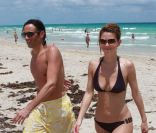 Maria Menounos et son chéri Kevin Undergaro, sur la plage à Miami, le 1er mai 2011