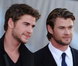Liam et Chris Hemsworth lors de l'avant-première de  Thor , au El Capitan d'Hollywood, à Los Angeles, le 2 mai 2011.