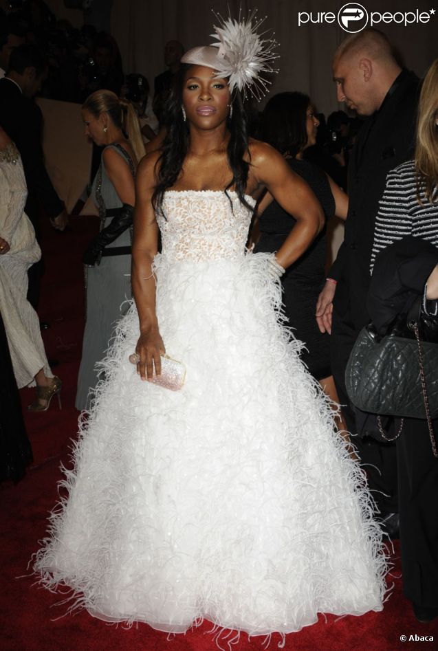 Serena Williams s'est trompée de jour pour le mariage de Will and Kate ! Non à cette robe poilue... New York, 2 mai 2011 
