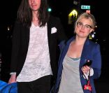 Kelly Osbourne ivre de bonheur avec son chéri Rob Damiani à New York le 2 mai 2011