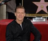 Le musicien canadien Bryan Adams reçoit son étoile sur Hollywood Boulevard en mars 2011<br />