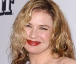 Renée Zellweger en 2003 avec une silhouette plus ronde.  