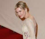 Renée Zellweger lors du MET Ball début mai 2011 avec une silhouette osseuse...  