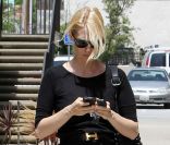 January Jones fait ses courses à Santa Monica, Los Angeles, le 6 mai 2011.