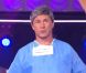 Vincent Lagaf', ici en tenue de dentiste, est l'animateur de l'émission  Pouch'le bouton , diffusée le samedi 7 mai sur TF1.