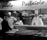 Les cuisiniers s'activent au Michelangelo Mamo, à Antibes, pour le prestigieux dîner Chanel 