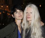 Stella Tennant et Kristen McMenemy au dîner donné en l'honneur de Karl Lagerfeld à Antibes le 8 mai 2011