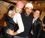 Estelle Lefébure et Nikos Aliagas lors de la soirée suivant le baptême de Joy (seconde fille de Johnny et Laeticia) à Gstaad le 5 juillet 2009.
