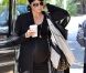 L'actrice enceinte jusqu'au cou n'en demeure pas moins splendide et active.   