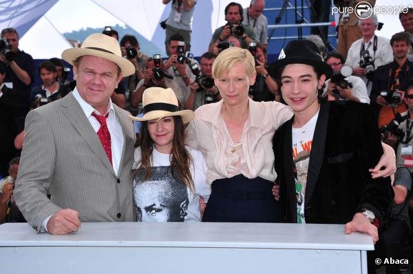 Ezra Miller, Tilda Swinton, Lynne Ramsay et John C. Reilly lors du photocall de  We need to talk about Kevin , en sélection officielle au 64e Festival de Cannes, le 12 mai 2011.