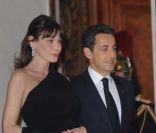 Carla Bruni-Sarkozy et Nicolas Sarkozy, à Paris, le 2 mars 2011. <br />