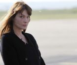 Carla Bruni-Sarkozy à Orly, le 3 mai 2011.<br />