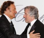 Guillaume Durand et Robert de Niro lors de la remise des prix du Trophée Chopard, à Cannes, le 15 mai 2011