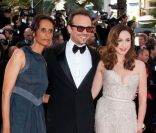Karine Silla, Vincent Perez et Elsa Zyberstein lors de la montée des marches de  The Tree of Life , dans le cadre du 64e Festival de Cannes, le 16 mai 2011.