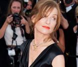 Isabelle Huppert lors de la montée des marches de  The Tree of Life , dans le cadre du 64e Festival de Cannes, le 16 mai 2011.