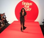 Naomi Campbell lors du défilé Fashion for Relief organisé à Cannes le 16 mai 2011