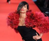 Rosario Dawson sexy en diable pour soutenir le lors du défilé Fashion for Relief organisé à Cannes le 16 mai 2011 par Naomi Campbell<br />