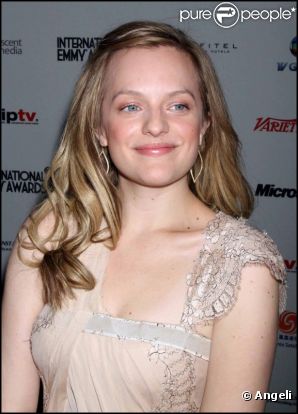 Elisabeth Moss assiste aux Emmy Awards, en novembre 2010 à New York.