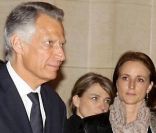  Dominique de Villepin et son épouse Marie-Laure de Villepin en janvier 2010 à la sortie de la 11e chambre du Tribunal correctionnel de Paris dans le cadre de l'affaire Clearstream 