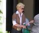 Katherine Heigl déjeune avec son mari Josh Kelley et sa mère Nancy, à Los Angeles le 25 mai 2011 : non à la ceinture buffle !