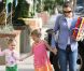 Jennifer Garner et ses deux fillettes, Violet et Seraphina. Los Angeles, 7 mai 2011 