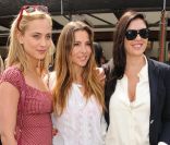 Nora Arnezeder, Elsa Pataky et Gisella Marengo lors des Internationux de France de Roland-Garros, à Paris, le 28 mai 2011.