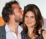 Alexandre Brasseur et sa femme Juliette à l'occasion de l'avant-première d' Un Baiser Papillon , à l'UGC Ciné-Cité de Bercy, à Paris, le 30 mai 2011.