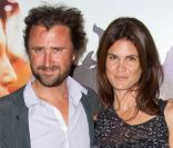 Alexandre Brasseur et sa femme Juliette à l\'occasion de l\'avant-première d\'<em>Un Baiser Papillon</em>, à l\'UGC Ciné-Cité de Bercy, à Paris, le 30 mai 2011.