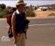 Jean-Pierre et sa poule dans Pékin Express 6 la route des grands fauves, le mercredi 1 juin 2011 sur M6.