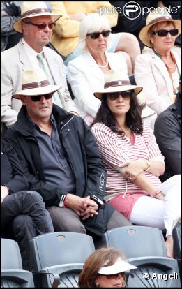 Jean Reno et son épouse Zofia lors du tournoi de Roland-Garros, le mardi 31 mai 2011.