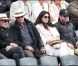 Jean Reno et son épouse Zofia lors du tournoi de Roland-Garros, le mardi 31 mai 2011. Bradley Cooper et Pierre Richard sont à leurs côtés. 