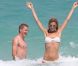 Plutôt que de prendre part aux qualifs pour l'Euro 2012 avec la Mannschaft, Bastian Schweinsteiger soigne son orteil cassé à Miami, avec sa divine chérie le mannequin Sarah Brandner. Le 2 juin 2011, même programme que la veille : promenade les pieds dans l'eau et baignade, seul le bikini a changé !