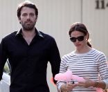 Ben Affleck, Jennifer Garner et leur fille Violet, à Brentwood (Los Angeles), le 2 juin 2011. 