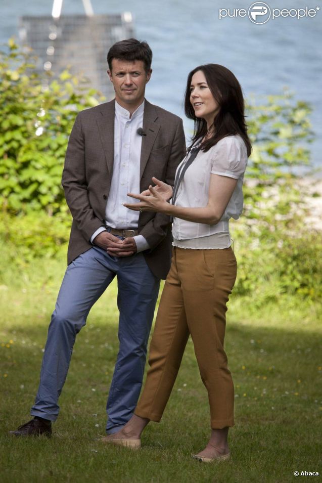 Le prince Frederik et la princesse Mary de Danemark inauguraient le 2 juin 2011 la seconde édition de l'exposition Sculpture en bord de mer, à Aarhus. Un parcours littoral artistique qui a rappelé à la princesse leur premier rendez-vous galant...