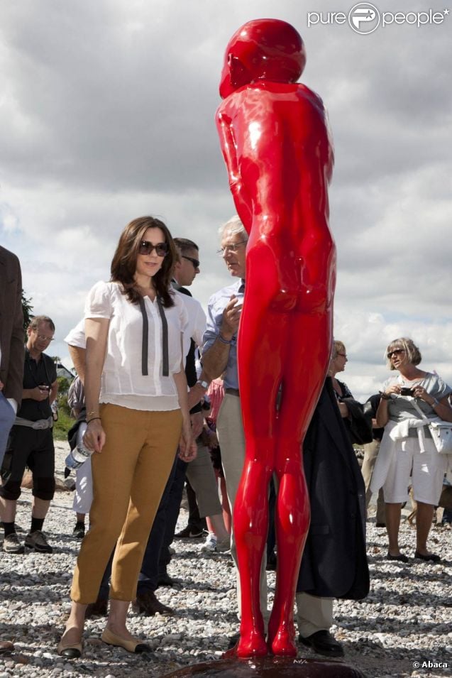 Le prince Frederik et la princesse Mary de Danemark inauguraient le 2 juin 2011 la seconde édition de l'exposition Sculpture en bord de mer, à Aarhus.